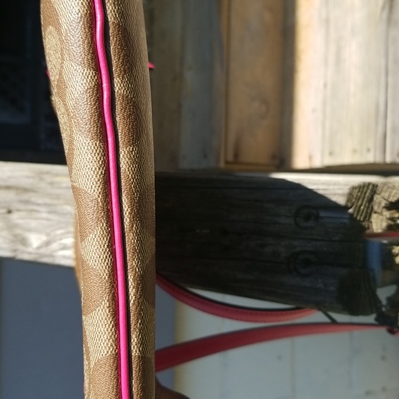 Coach Pink Signature Rowan File  CROSSBODY The Bag Is Like New Only Been Worn 1 - Picture 6 of 7